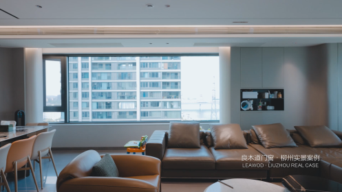 良木道門窗：簡(jiǎn)約時(shí)尚，奢華品質(zhì)，打造都市舒適生活