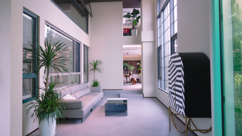 良木道唐山形象店：鳳凰城中的堅(jiān)固門窗，守護(hù)家的安全與溫馨