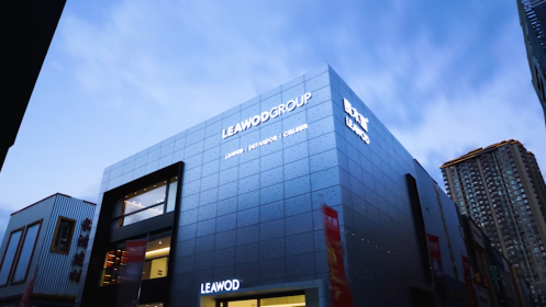 良木道昆明形象店：春城花海中的綠色門窗，自然和諧之選